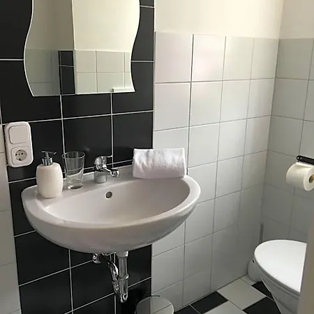 Alter Keller 2*